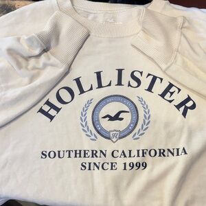 Hollister Cream Women’s Cropped Sweater